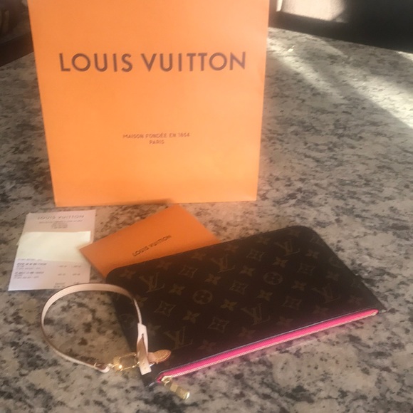 Louis Vuitton Handbags - Brand new Louis Vuitton wristlet